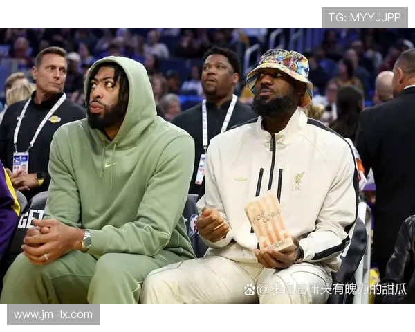 詹姆斯带领湖人逆转战胜勇士，浓眉砍下三双再显统治力